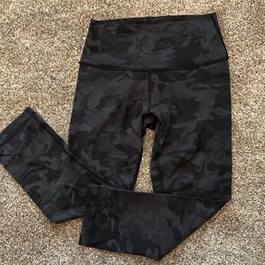 Black Camo Lululemon Cropped Leggings